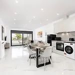 Icon Luxury Apartment *
