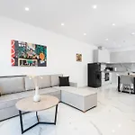 Icon Luxury Apartment *