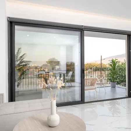 Icon Luxury * コス・タウン